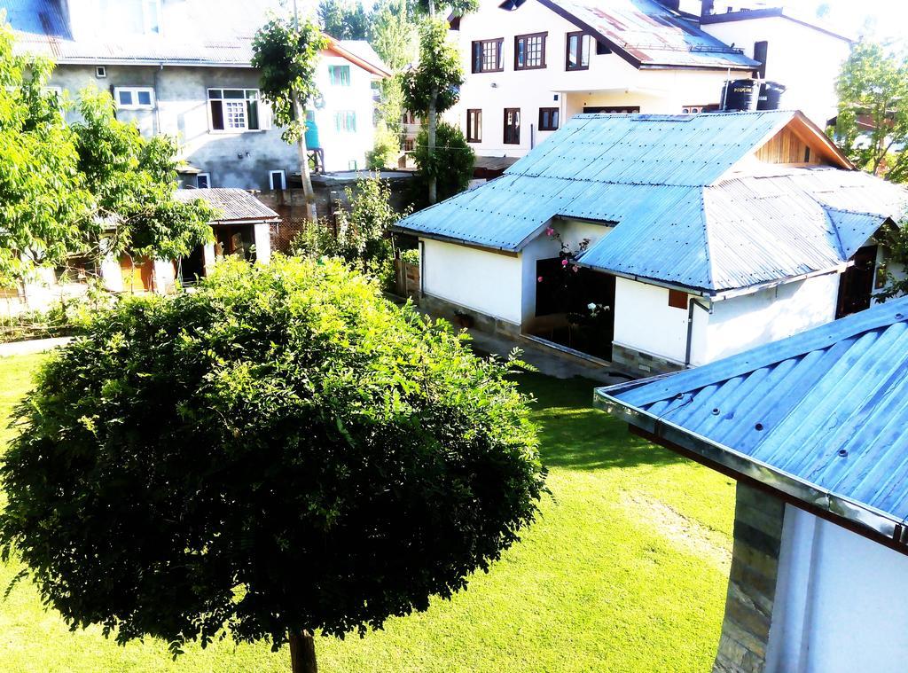 Jeelani Guest House Srīnagar エクステリア 写真