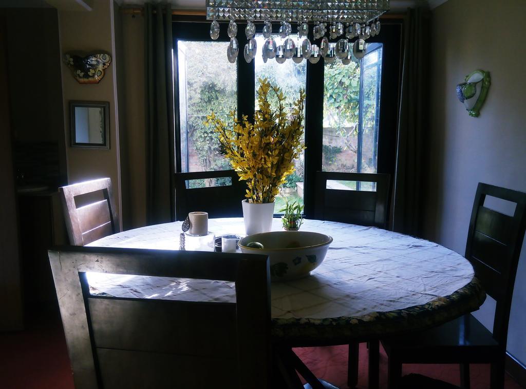 Jeelani Guest House Srīnagar エクステリア 写真